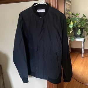 Zara Black bomber jacket with full zip and metallic buttons. 5 pockets M